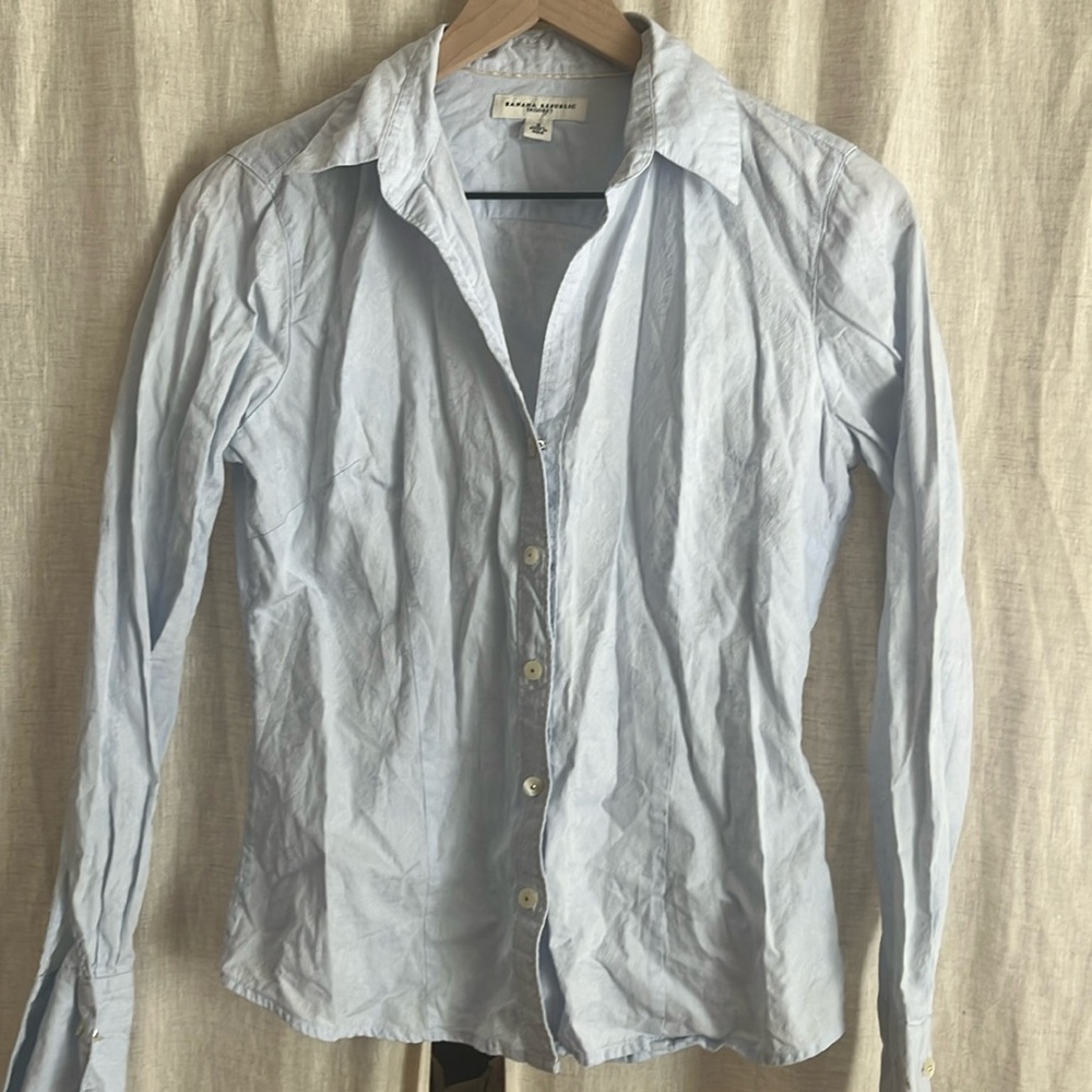 Banana Republic Light Blue Paisley Button Down Shirt